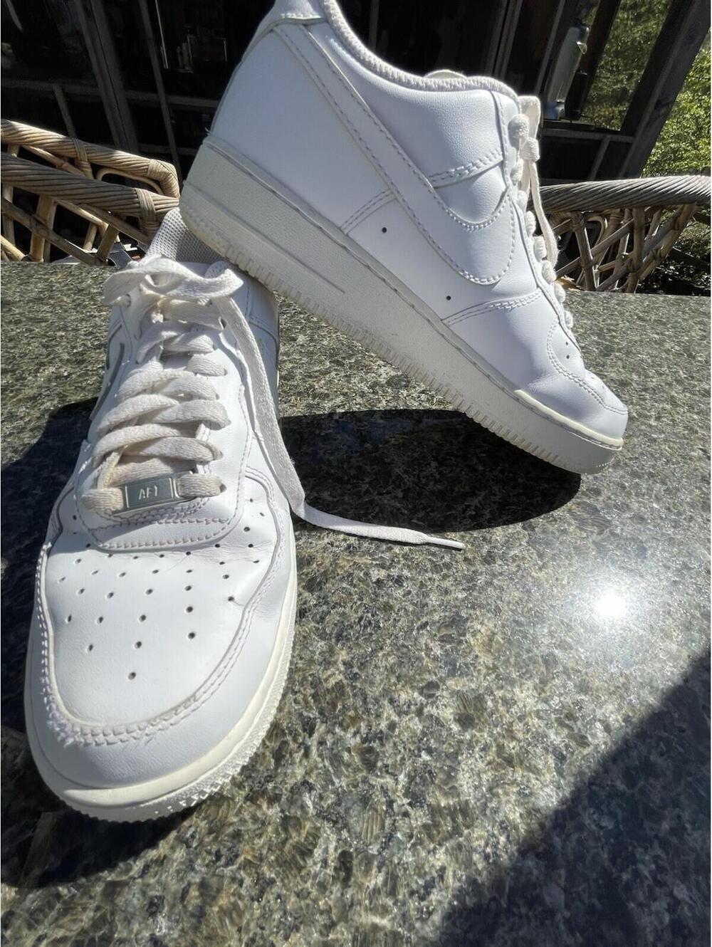 Nike Air Force 1 07 Low Triple White Womens Size 10 Casual Sneakers DD8959-100